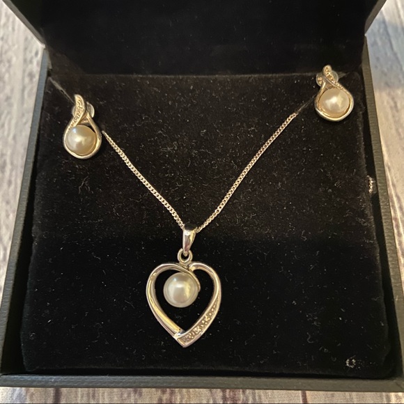 H.Samuel Freshwater Pearl 925 Silver Heart Necklac - Picture 2 of 3